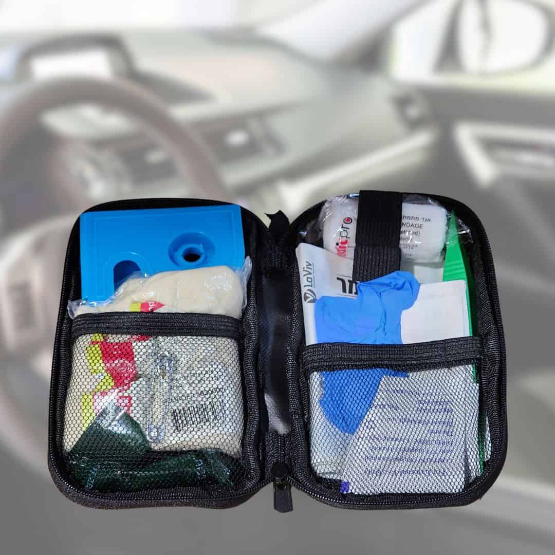 ערכת עזרה ראשונה קומפקטית לרכב